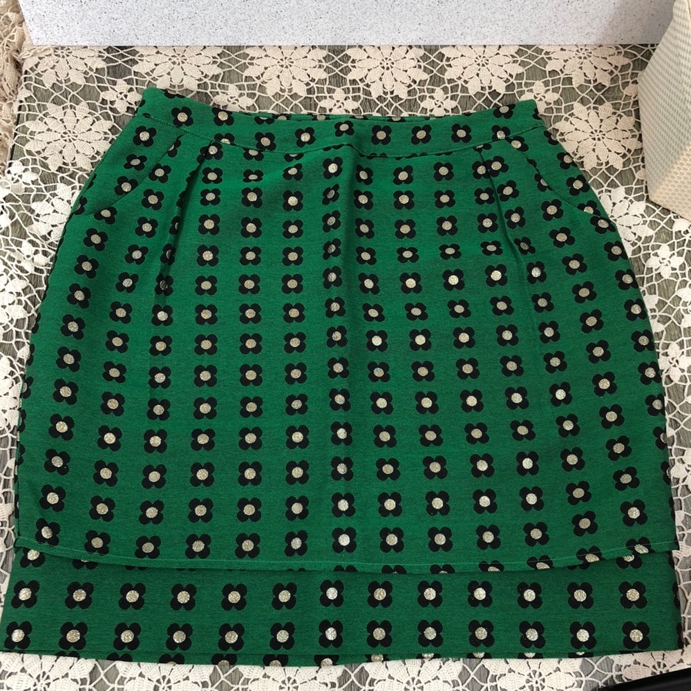 HD in Paris green skirt with flowers